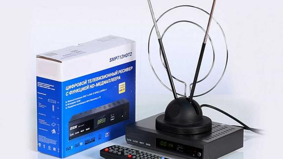 В Пятигорске волонтеры помогают пенсионерам перейти на цифровое телевещание