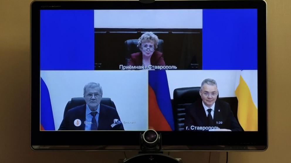 Полпред Президента РФ в СКФО Юрий Чайка провёл приём граждан по видеосвязи