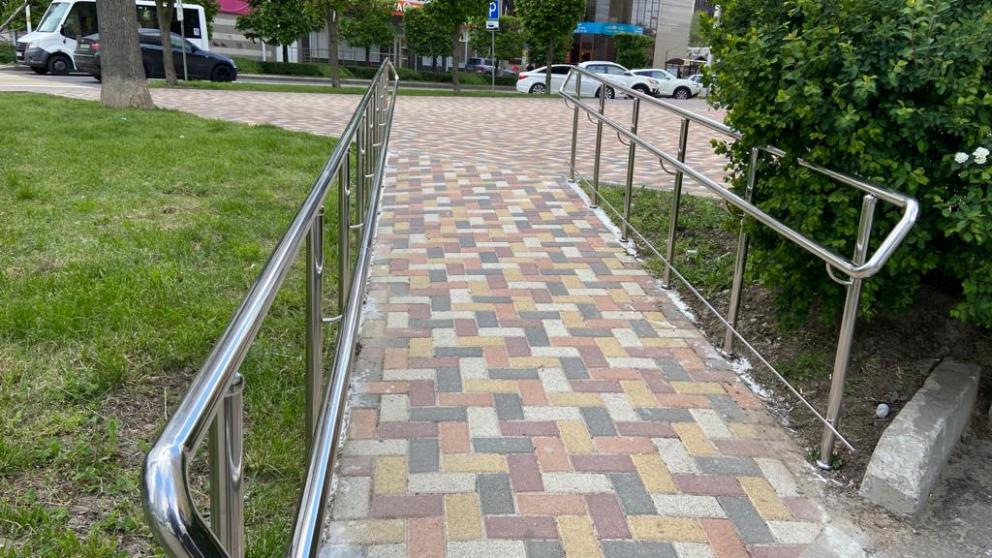 В Ставрополе приступили к обустройству пандусов по улице Мира