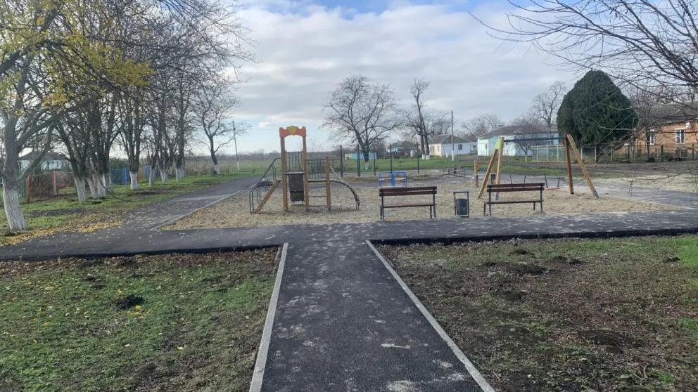 В посёлке Новоалександровского округа Ставрополья построили детскую площадку 