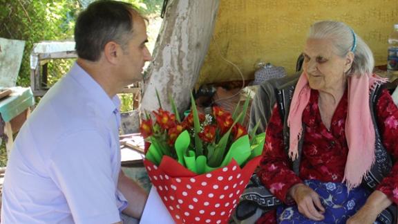 В Ипатово с 95-летием поздравили вдову фронтовика