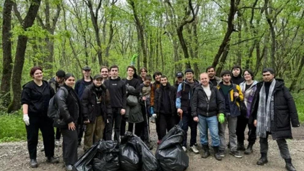 Студенты СКФУ очистили от мусора заказники «Русский лес» и «Беспутная поляна»