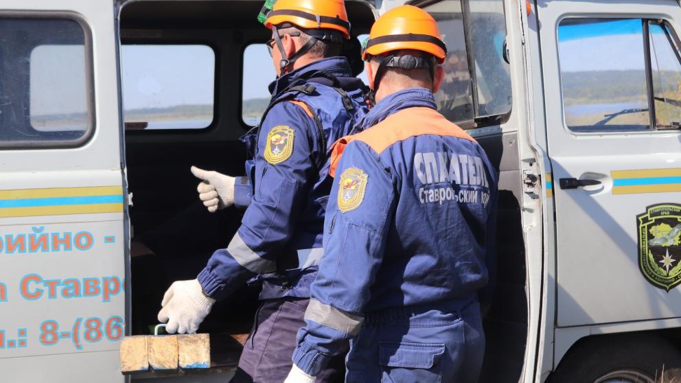 На Ставрополье ищут владельца утонувшего автомобиля