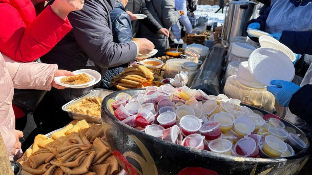 Более 12 тысяч блинов раздали в Железноводске на Масленицу