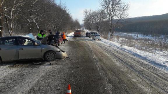 Один человек погиб и четверо пострадали в ДТП в Предгорном районе