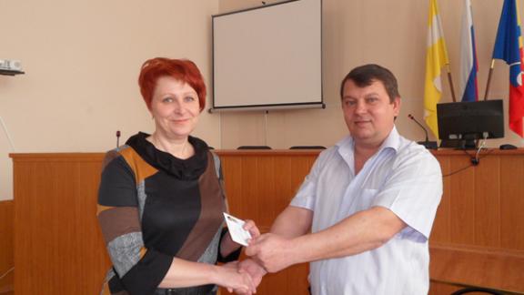 Зав. библиотекой села Безопасного Алла Гридина стала обладательницей денежного гранта