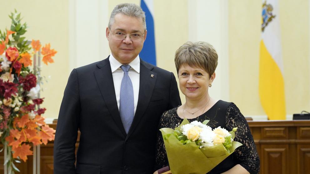 Более 80 педагогов на Ставрополье наградили в День учителя