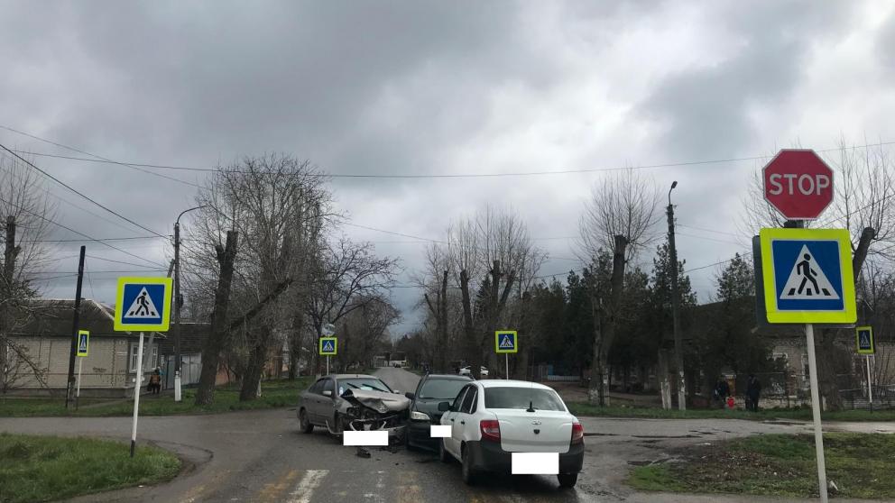 В Георгиевске пожилая женщина пострадала в тройном ДТП