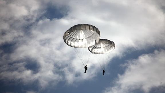 Учредителя авиационного клуба на Ставрополье подозревают в использовании опасных парашютов для клиентов