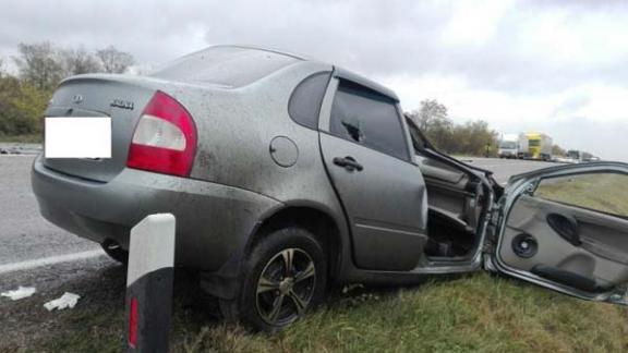 Один человек погиб и двое пострадали при столкновении «Калины» с «КамАЗом» на Ставрополье