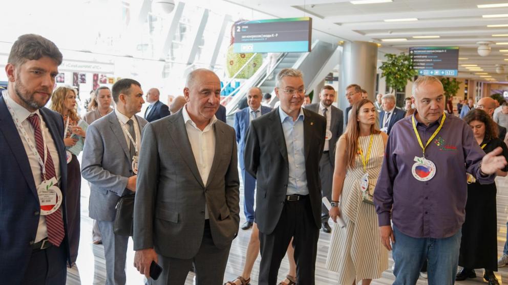 Губернатор Ставрополья принял участие в работе выставки «Сады России 2025»