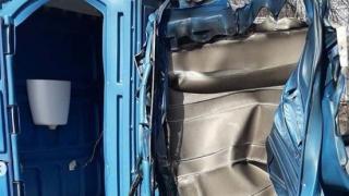 В Ессентуках неизвестные сожгли кабинку биотуалета на городском озере