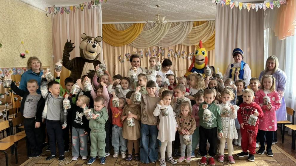 В преддверии Пасхи ставропольская делегация посетила школы и детсады ЛНР