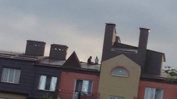 В Ессентуках подростки распивают спиртное на крыше