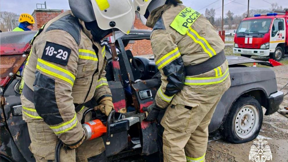На Ставрополье спасатели состязались в навыках по ликвидации последствий ДТП