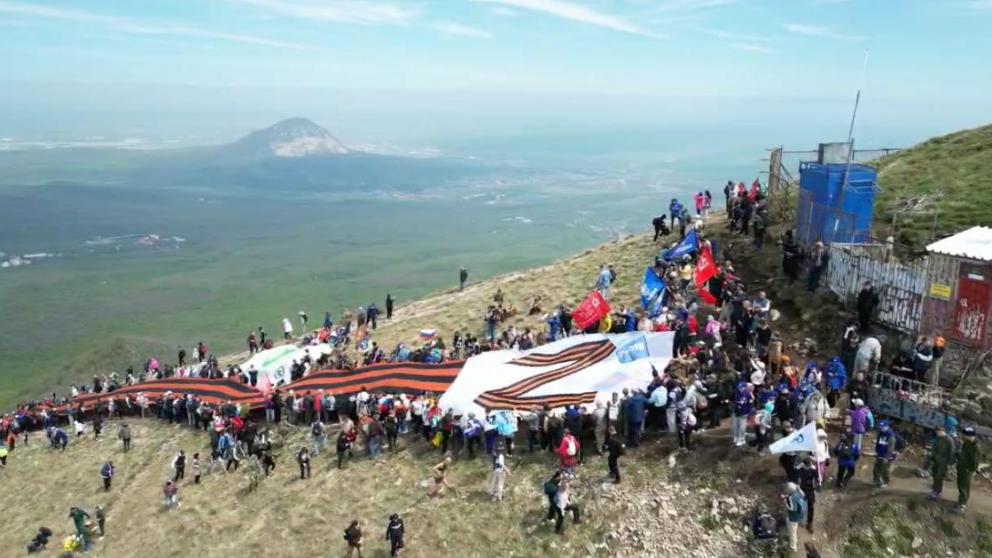 Более 7,5 тысячи человек покорили гору Бештау на Ставрополье в честь Дня Победы