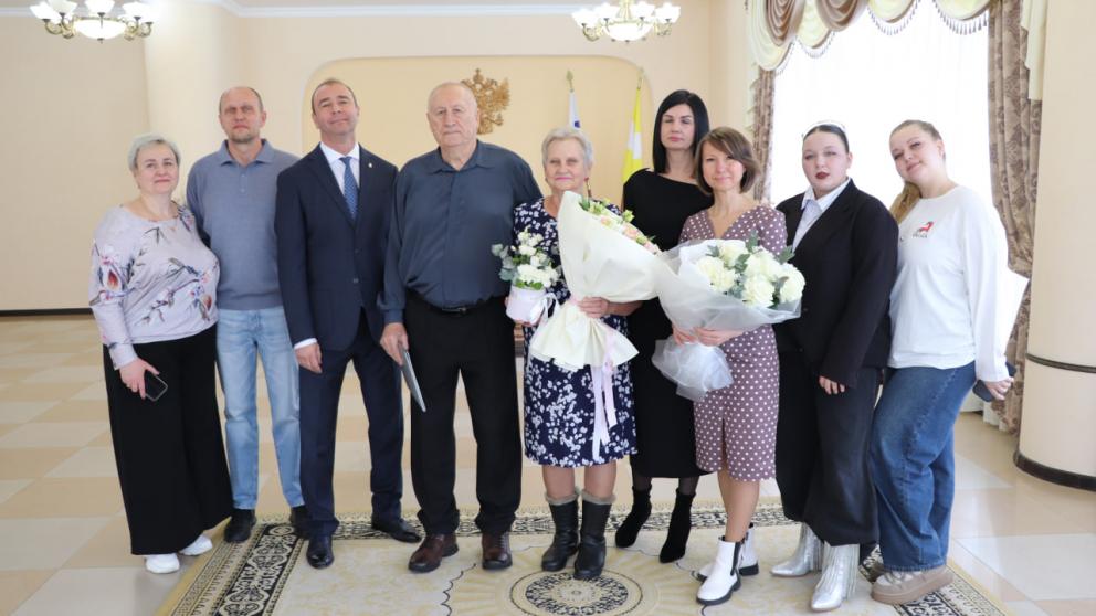 «Единая Россия» поздравила с золотой годовщиной свадьбы супругов из Ессентуков