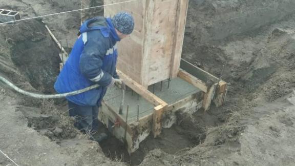 К школе в Светлограде достраивают спортзал и мастерскую