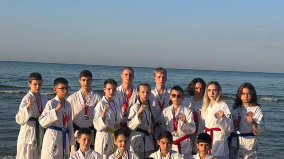 Воспитанники школы единоборств Ставрополя привезли награды с фестиваля цветных поясов