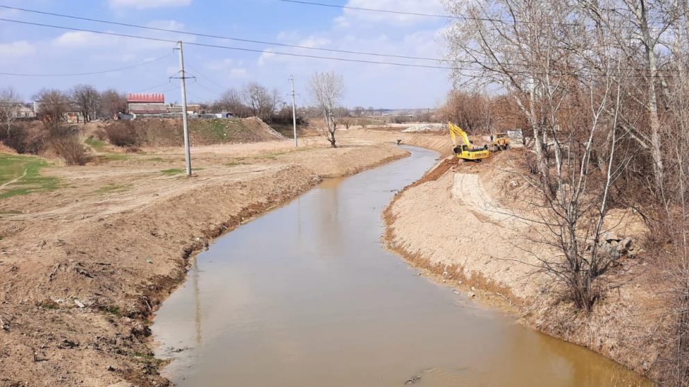 В Ставропольском крае на реке Куме ведутся берегоукрепительные работы