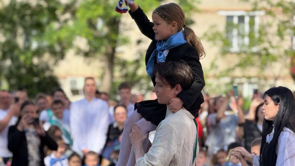 В школах Невинномысска для 1786 выпускников прозвенел «последний звонок»