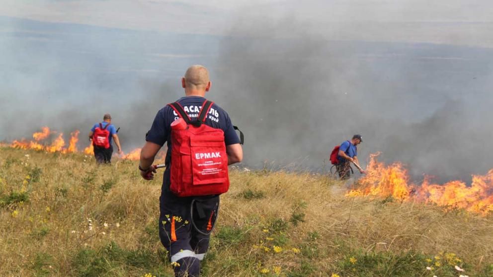 8 часов ликвидировали пожар на хуторе Садовом под Ставрополем