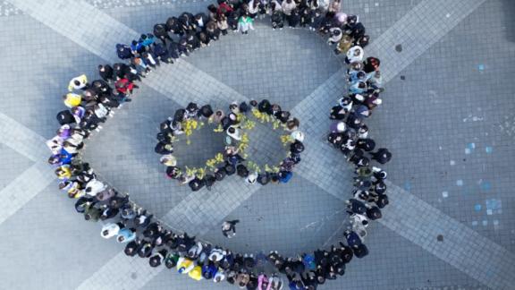 В Предгорном округе поздравили женщин с 8 Марта живой инсталляцией