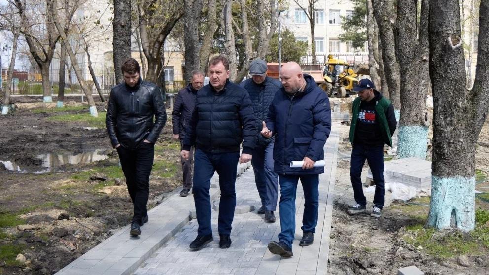 В Ставрополе благоустраивают новый сквер у лицея № 8