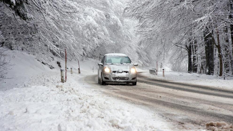 Автоинспекторы предлагают водителям сообщать об опасности на дороге с помощью  «аварийки»
