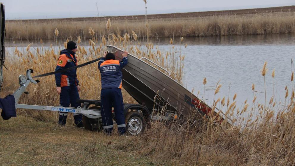 79-летняя жительница Невинномысска пропала, гуляя с собаками на берегу реки
