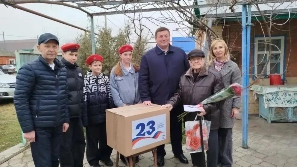 Активисты Георгиевского и Новоалександровского округов поздравили ветеранов 