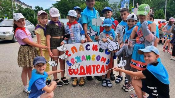 Юные пятигорчане провели акцию «Спасибо, вежливый водитель!»