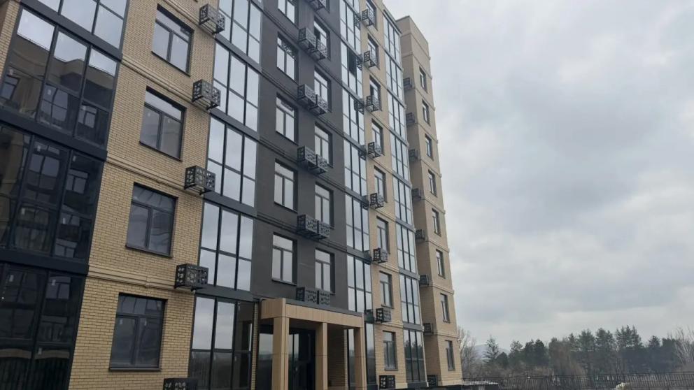 В Пятигорске детям-сиротам вручили ключи от квартир