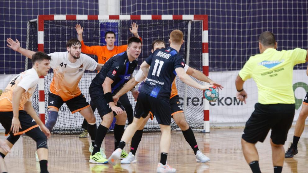 Гандболисты «Виктора» первый четвертьфинальный матч завершили вничью