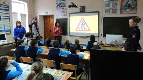 В Пятигорском автоклассе для слабослышащих детей готовят дисциплинированных участников дорожного движения