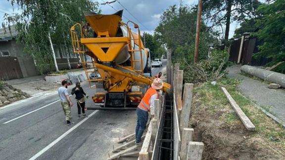 В Ставрополе ведется ремонт подпорной стены на улице Льва Толстого