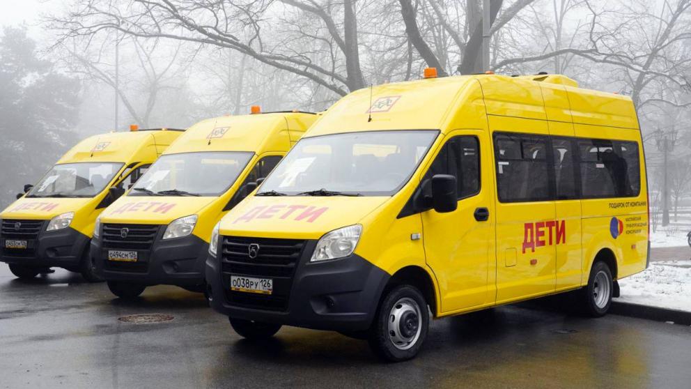 Детским учреждения Ставрополья передали новые автобусы