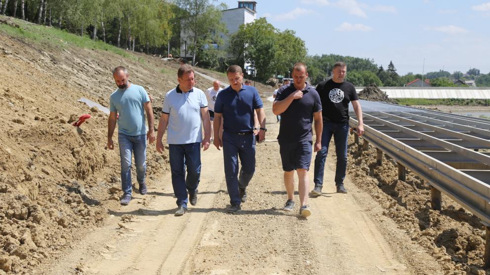 Иван Ульянченко проверил ход работ по благоустройству в Ставрополе