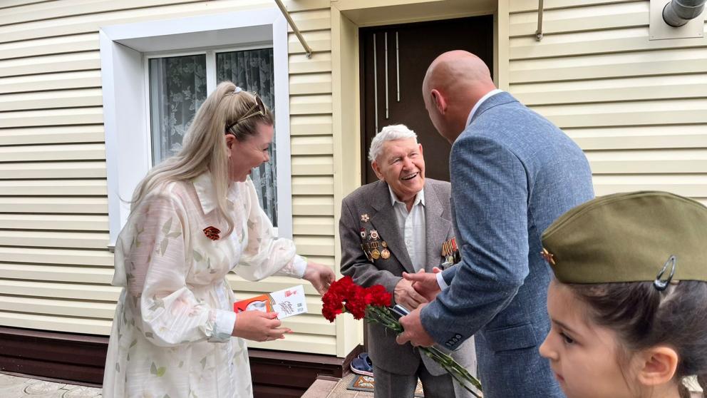 В Апанасенковском округе Ставрополья поздравили фронтовика с юбилеем Победы