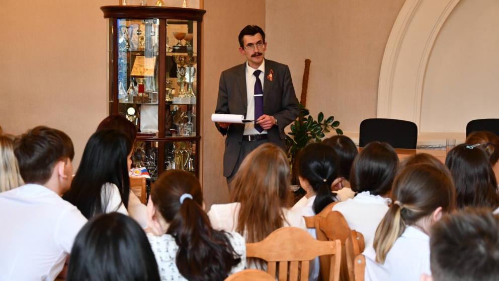 Механизм образования фейков объяснили студентам в Ставрополе