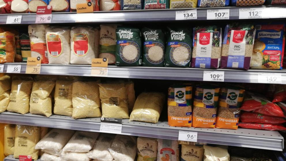 Владимир Путин поручил главам регионов обеспечить доступность товаров первой необходимости