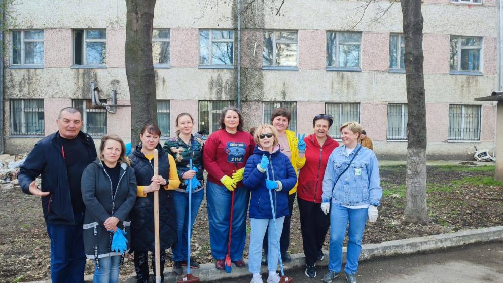 Ессентукская городская поликлиника присоединилась к весенним субботникам