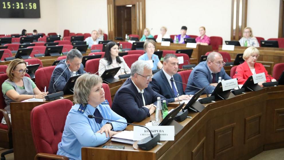 Депутаты Ставрополья рассмотрели исполнение краевого закона о бюджете