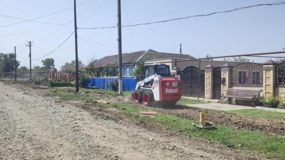 В Красногвардейском округе ремонтируют дороги