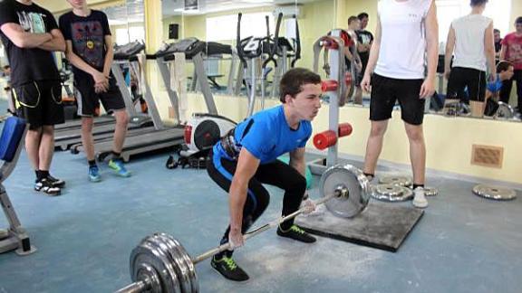 Турнир по пауэрлифтингу собрал сильнейших юношей Кочубеевского района