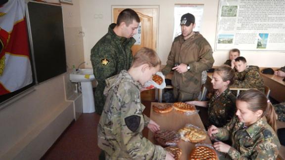 Офицеры спецназа рассказали ставропольским кадетам о противодействии идеям экстремизма