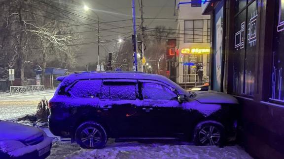 В Ессентуках нарушение ПДД привело к тройному столкновению