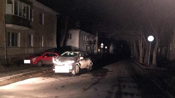 Пьяный водитель въехал в припаркованную легковушку в Лермонтове