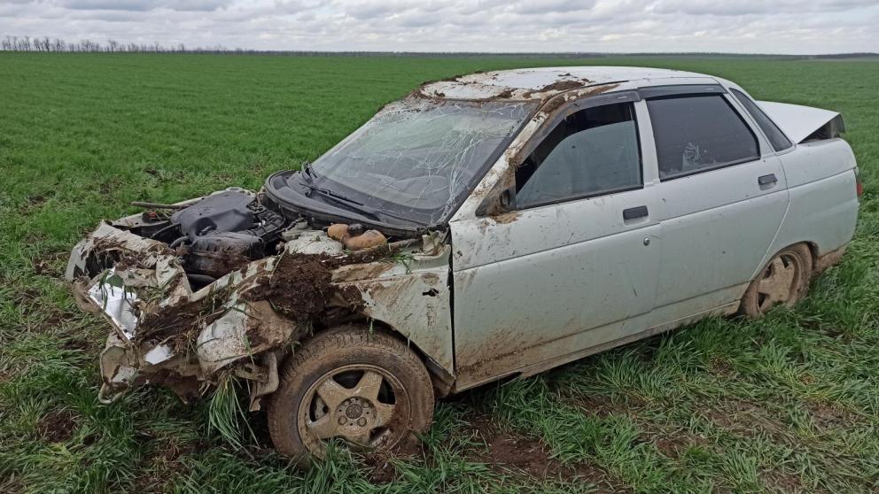 Отечественная легковушка перевернулась на ставропольской трассе