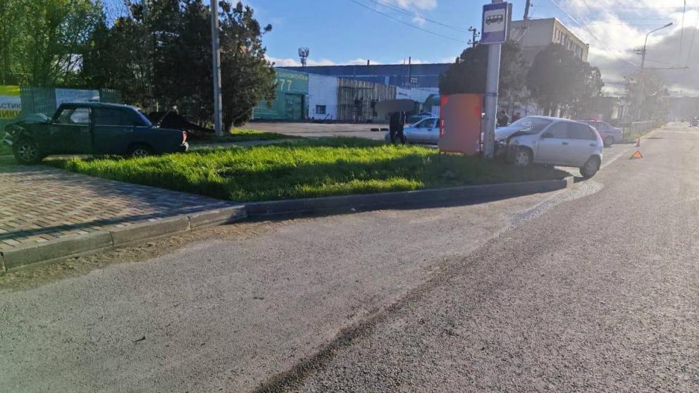 В Ставрополе 18-летняя девушка пострадала в ДТП с 2 автомобилями